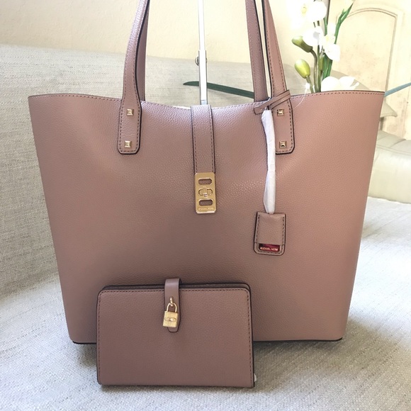 Michael Kors Handbags - MICHAEL KORS Karson Carryall Tote and Wallet